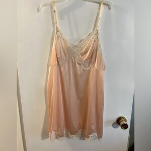 Vintage lace trimmed full slip